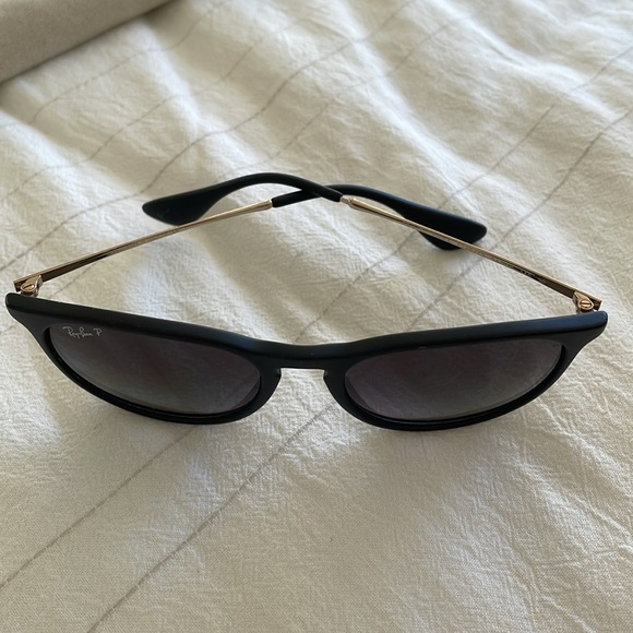 Ray-Ban Sunglasses - Picture 2 of 4